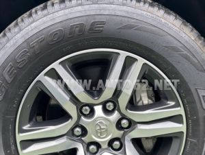 Xe Toyota Fortuner 2.7V 4x2 AT 2016