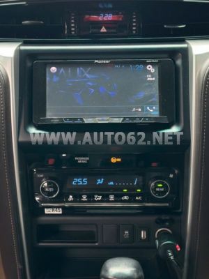 Xe Toyota Fortuner 2.7V 4x2 AT 2016