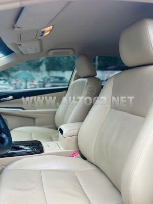 Xe Toyota Camry 2.0E 2016