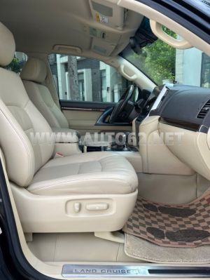 Xe Toyota Land Cruiser VX 4.6 V8 2016