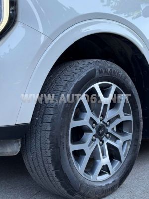 Xe Ford Everest Titanium Plus 2.0L 4x4 AT 2025